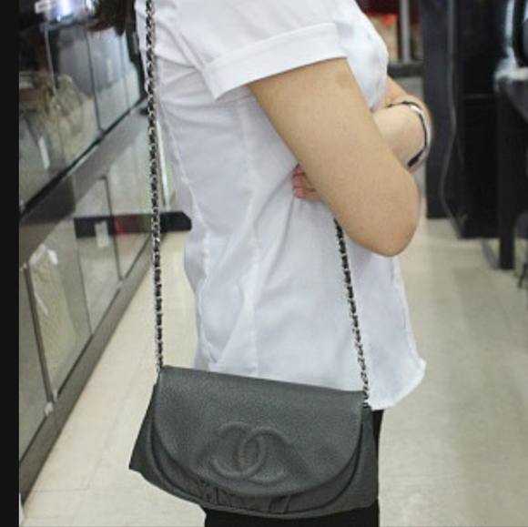 Authentic Chanel caviar half moon wallet on chain - Picture 6 of 6